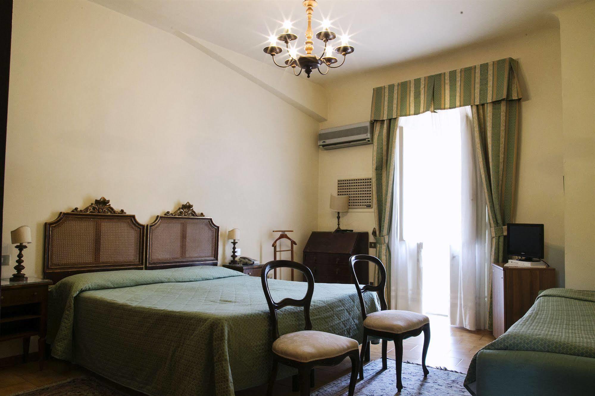 Hotel Villa Le Rondini Флоренция Екстериор снимка
