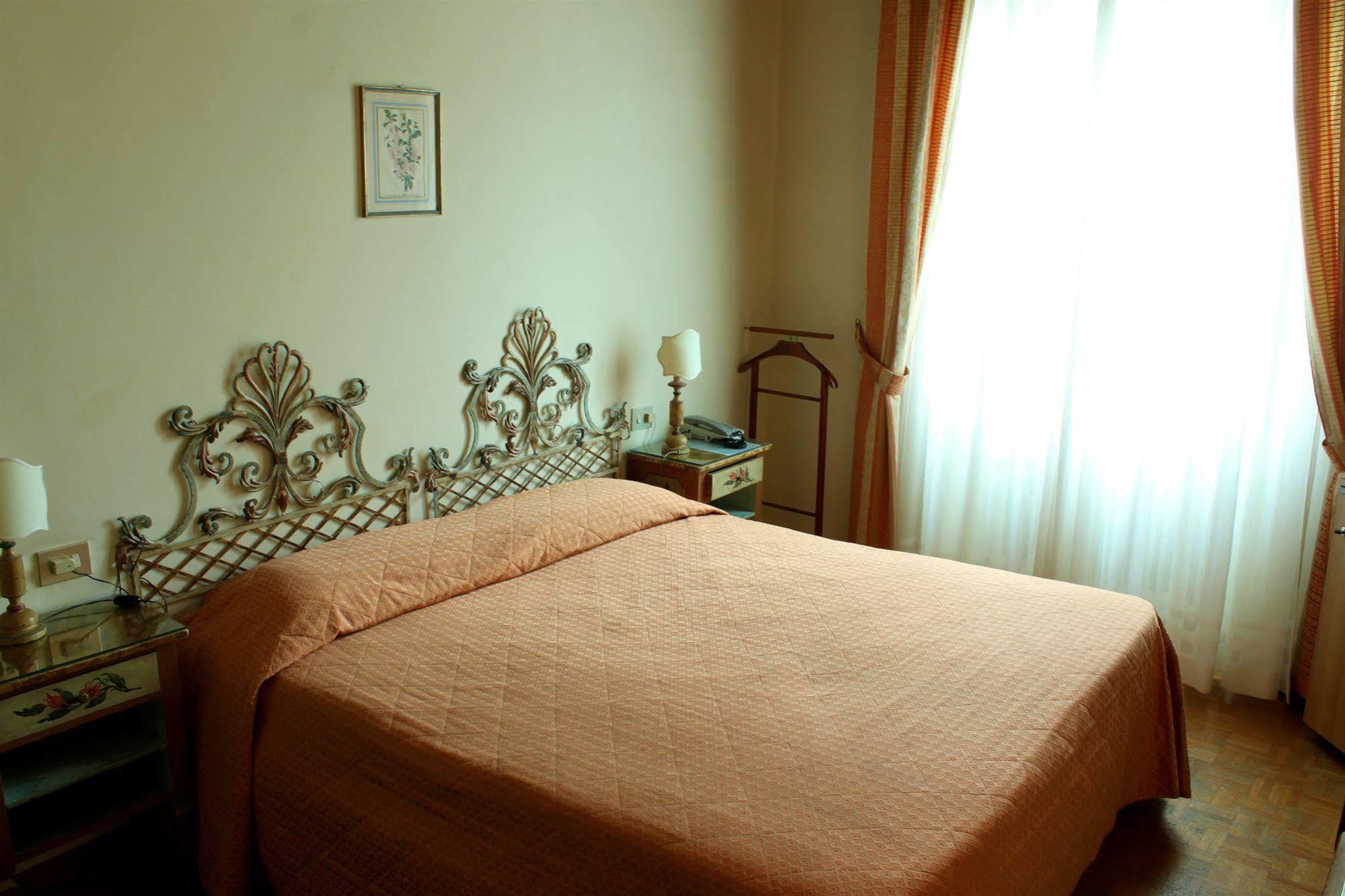Hotel Villa Le Rondini Флоренция Екстериор снимка